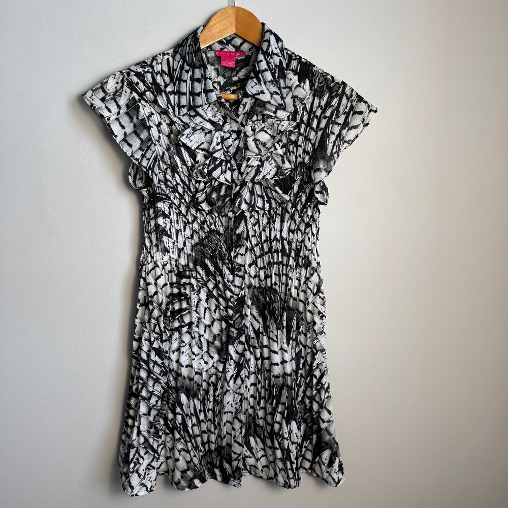 Sunny Leigh Accordion Pleated Short Sleeve Satin Tunic Blouse Black/Gray Medium